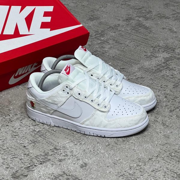 SB Dunk Low Giver Her Flowers
