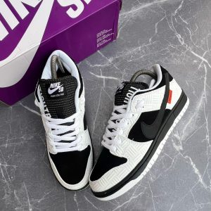 SB Dunk Low Tightbooth Black/White