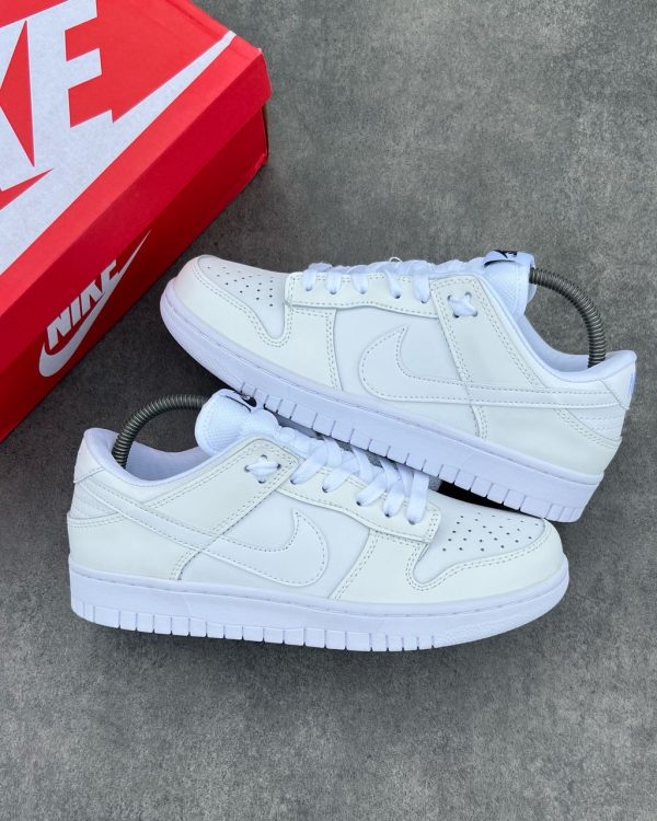 SB Dunk Triple White
