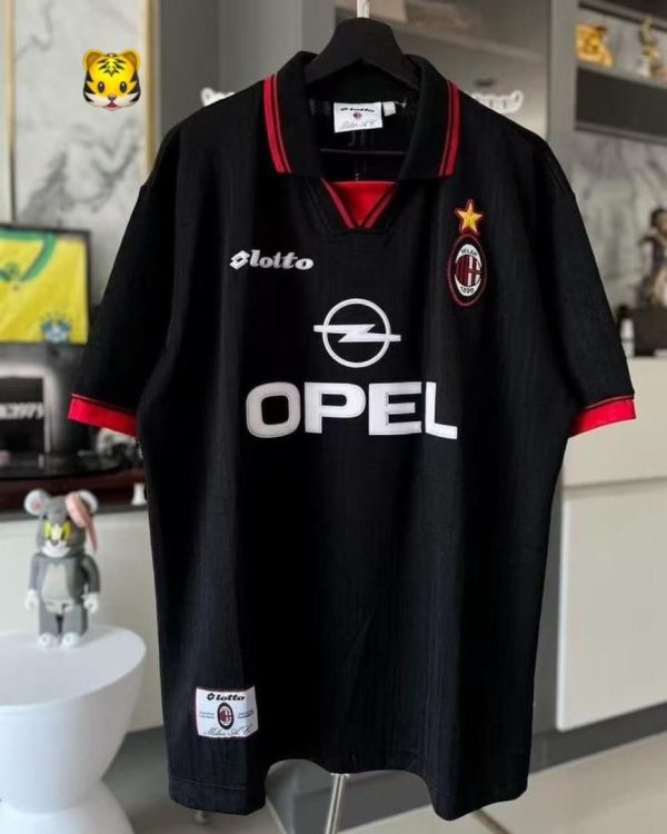 Milan Retro Black