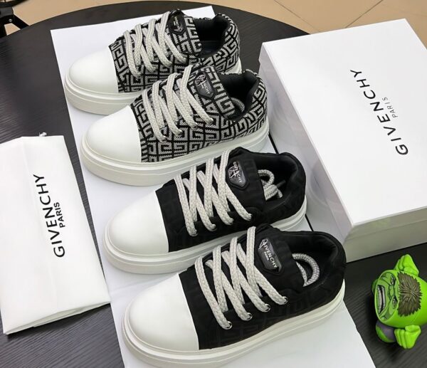Givenchy Paris snks available in 2 colors