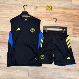 MANU BLACK TRAINING GEAR