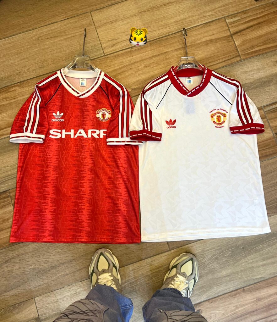 MANCHESTER UNITED RETRO JERSEY IN 2 COLORS