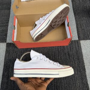 CHUCK TSYLOR LOW WHITE
