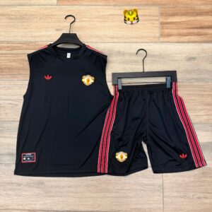 MANU BLACK TRAINING GEAR