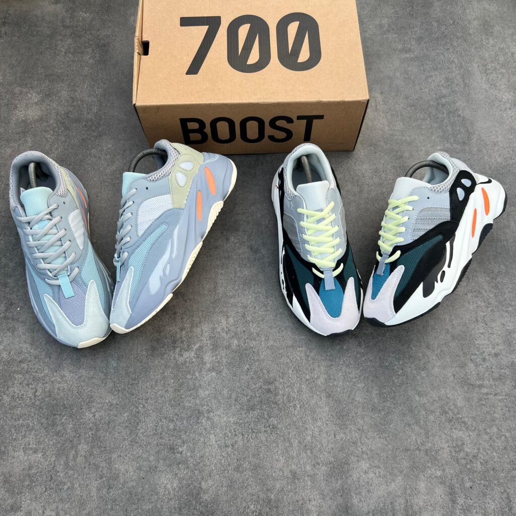 AD BOOST 700 IN 2 COLORS
