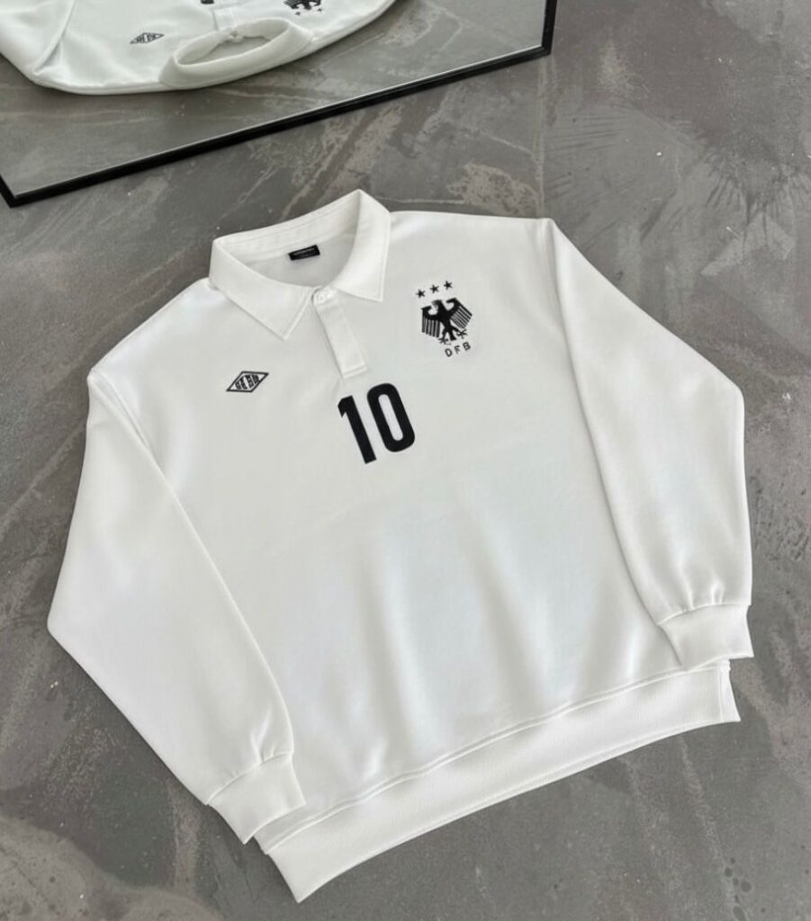 WHITE EXCLUSIVE SWEATSHIRT
