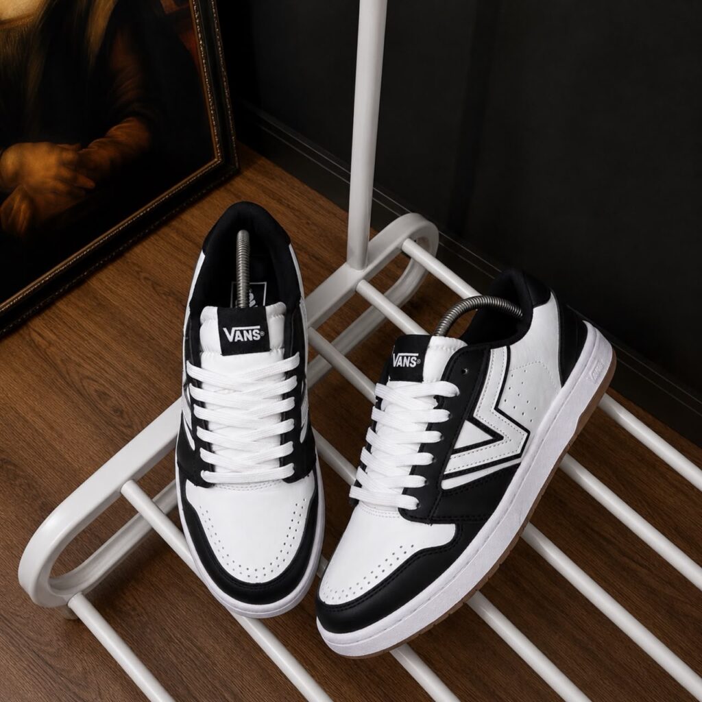 VANS LOWLAND 2.O BLACK/WHITE
