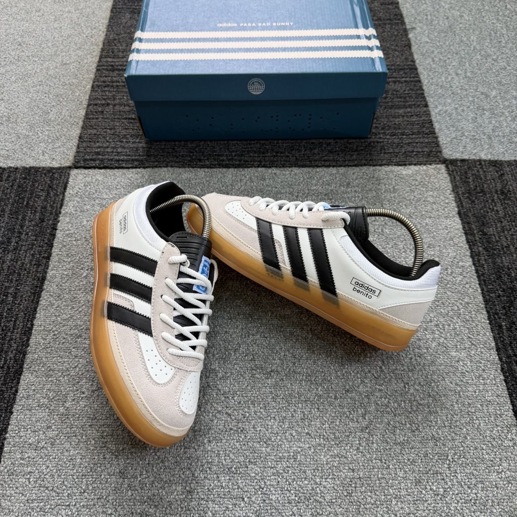 AD BAD BUNNY CORE WHITE