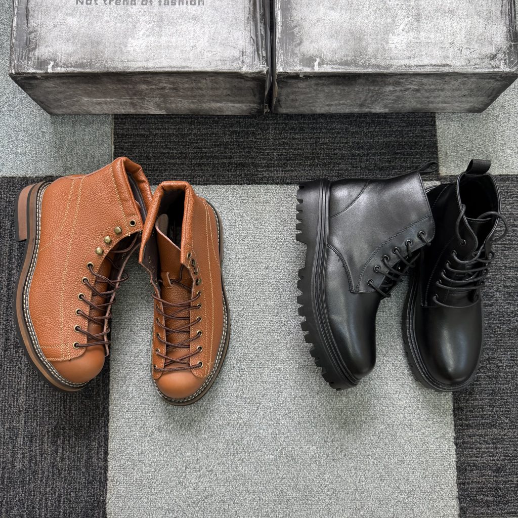 LEATHER BOOTS IN 2 COLORS